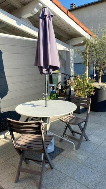 Chez Sabine Et Pascal Apartment Meyzieu Ngoại thất bức ảnh
